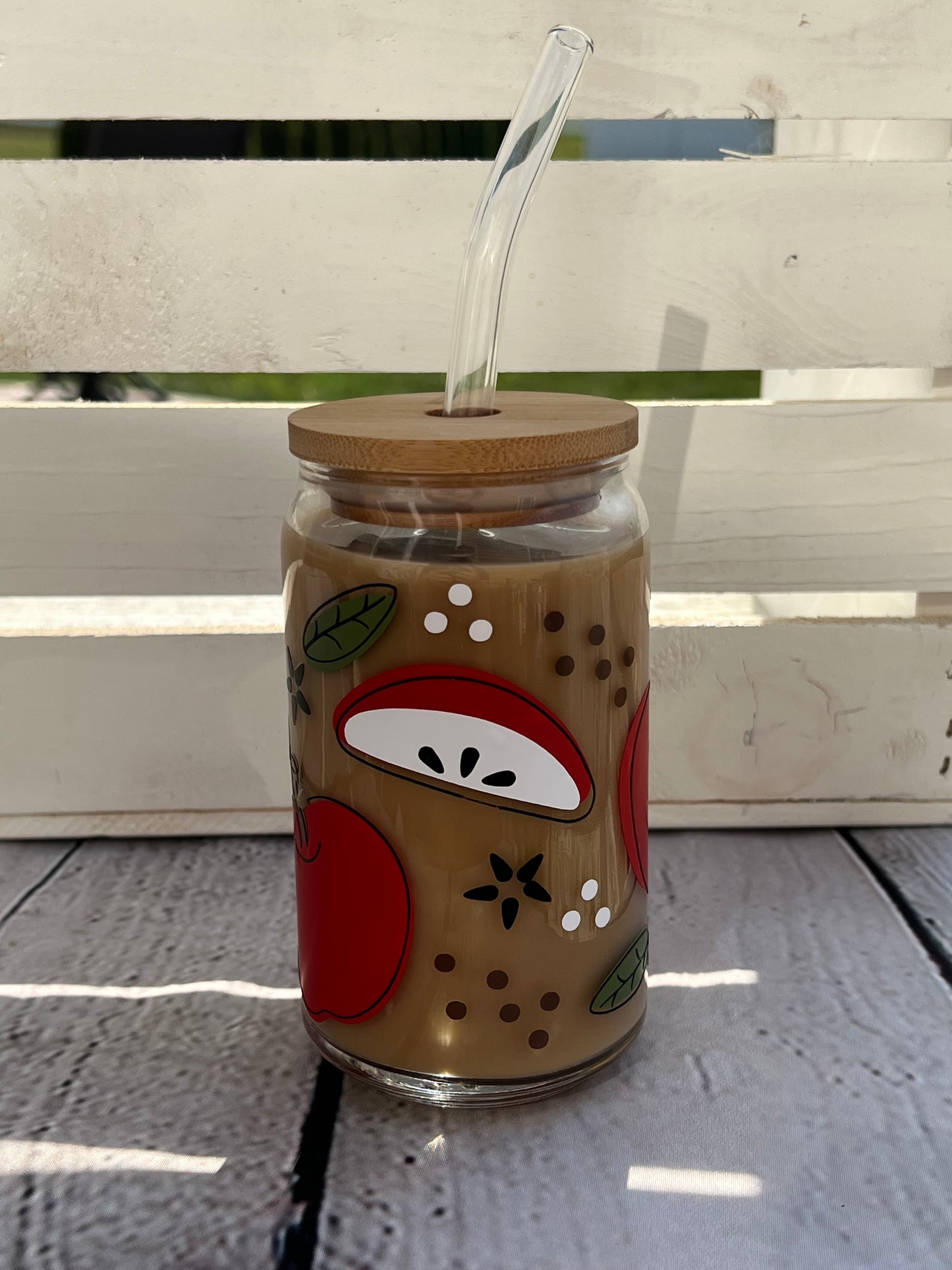 Apple slices beer can glass