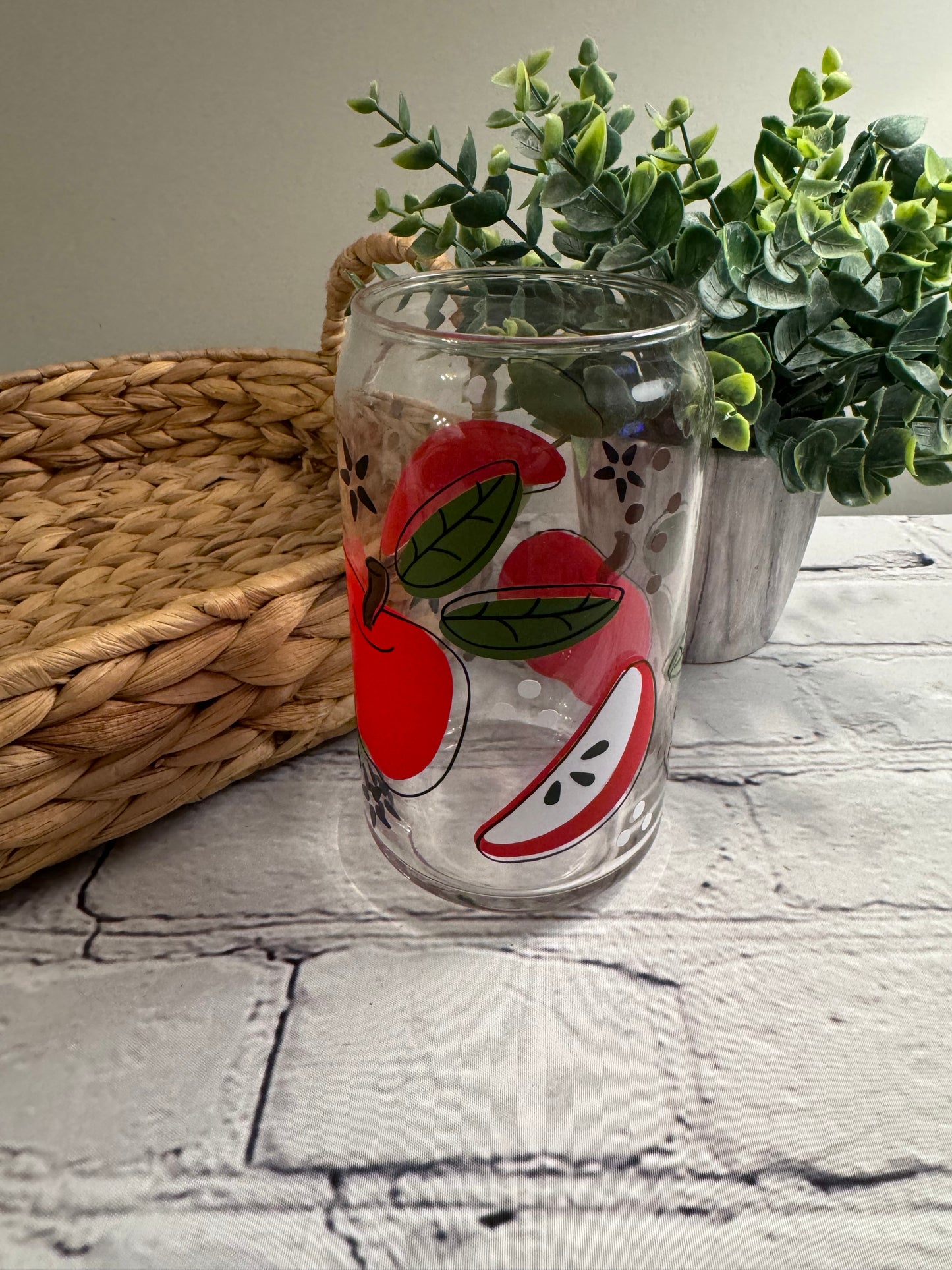 Apple slices beer can glass