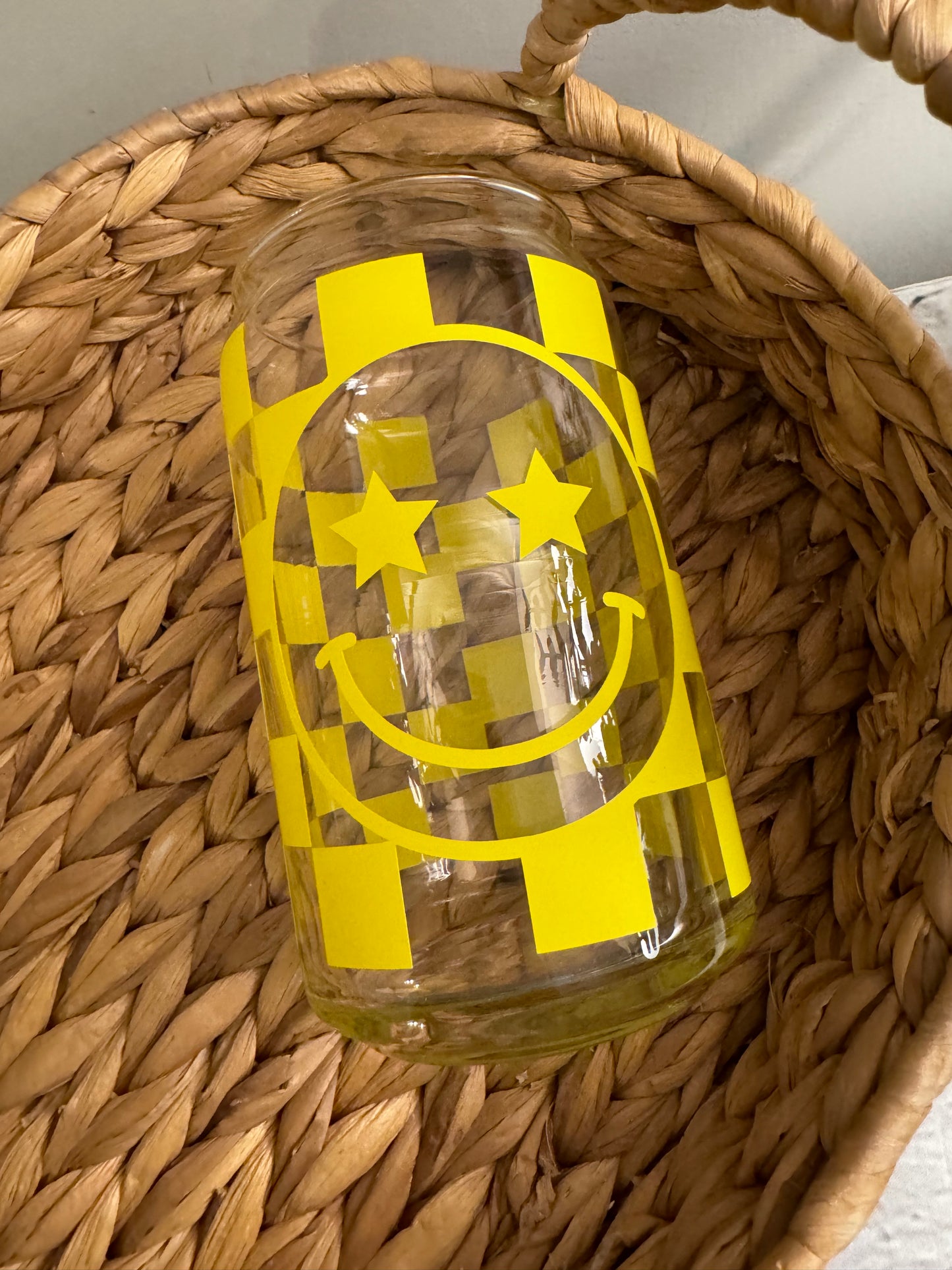 Checkerboard smiley face with star eyes beer can glass