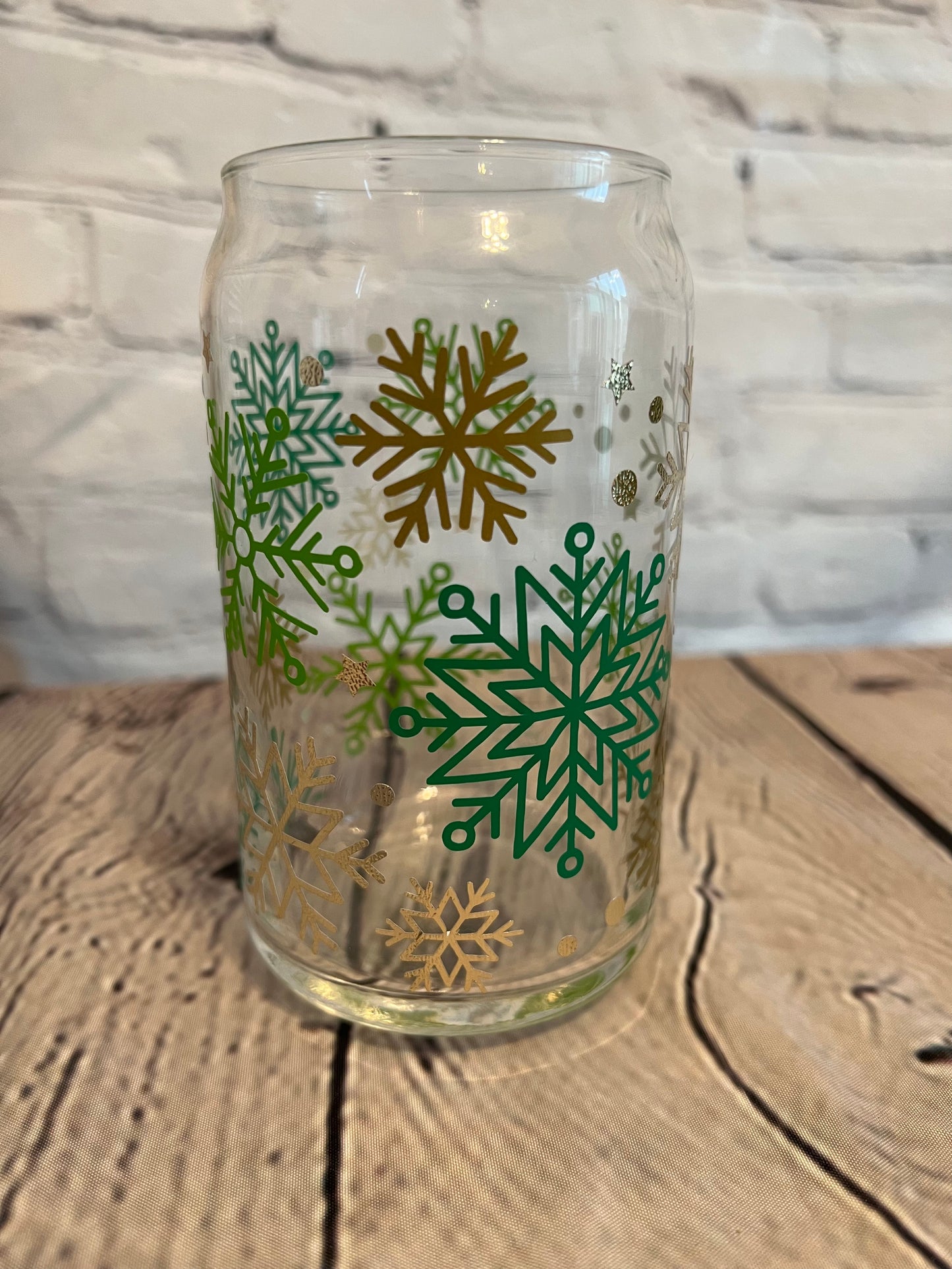 Green and gold snowflakes beer can glass